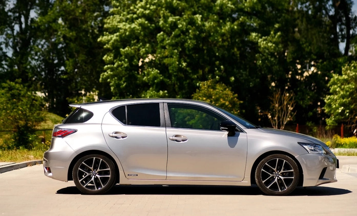 Lexus CT cena 64900 przebieg: 30500, rok produkcji 2016 z Białystok małe 596